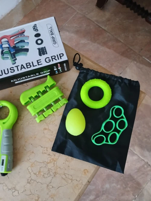 ADJUSTABLE GRIP