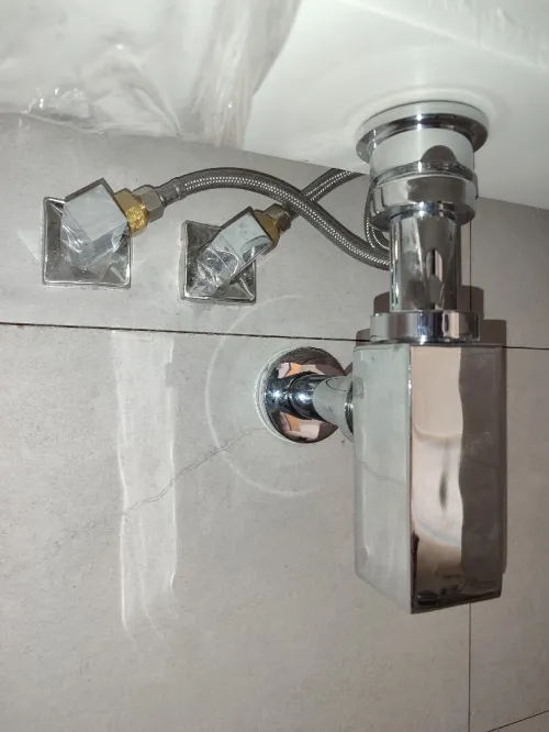 Plombier ambulant chauffagiste installation sanitaire eau et gaz