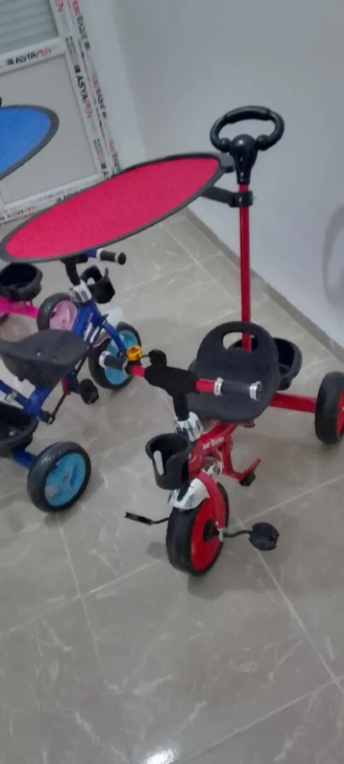 Vélo poussette NEUF JDID   فيلو بوسات للبيعouleur: ble 