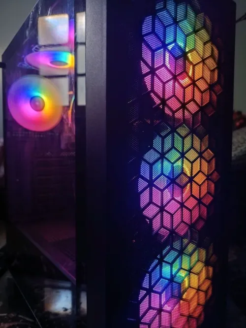 rayzen 5 5600 g |  asus b 450u | 16 gb 2666 mhz |  256 gb ssd + 300 gb hdd | rx 500 w