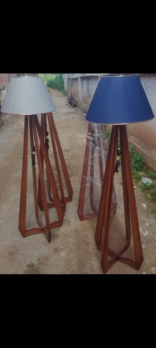 Lampadaire en bois hêre