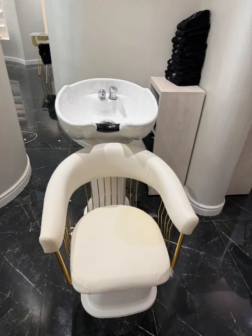 Matériel de salon de coiffure et esthétique professionnel