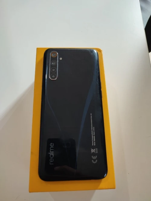 Realme 6s (4/64) avec boîte + chargeur d’origine – bon état 6s