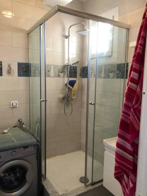Cabine de douche et vitrin verre trempé sur mesure