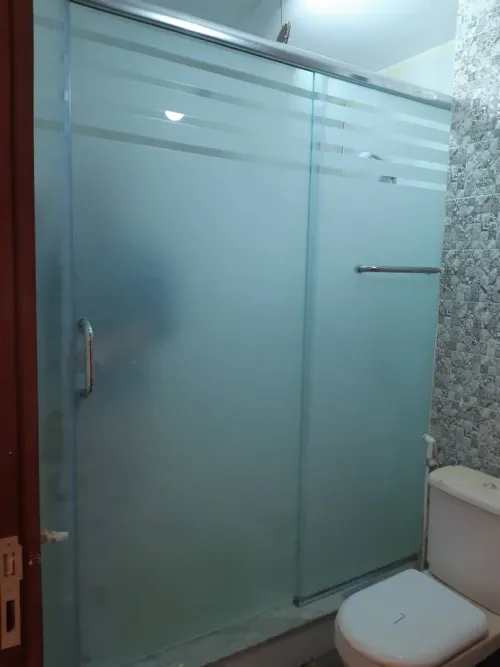 Cabine de douche et vitrin verre trempé sur mesure