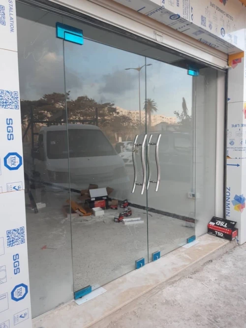 Cabine de douche et vitrin verre trempé sur mesure