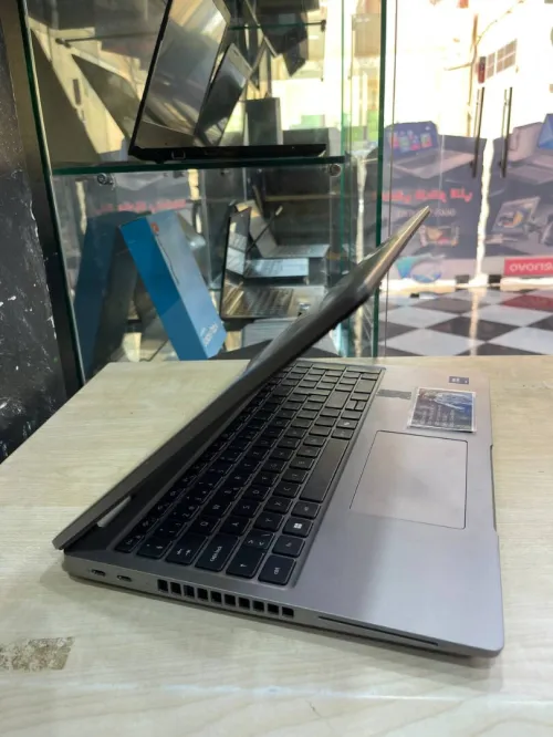 DELL Precision 3590
