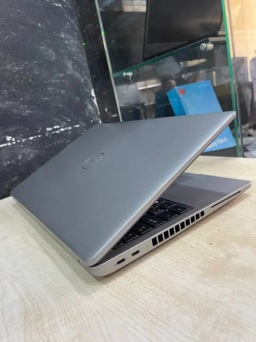 DELL Precision 3590