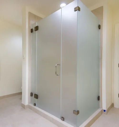 verre trempé ( vitrines, cabine de douche italienne, rampes d'escalier, garde corps) 