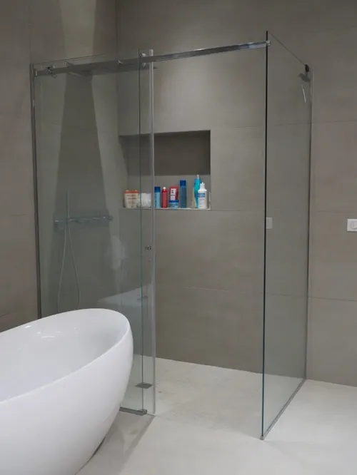 verre trempé ( vitrines, cabine de douche italienne, rampes d'escalier, garde corps) 