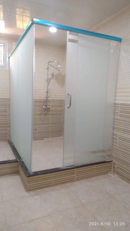 Cabine de douche italienne حمامات إطالية عصرية 
