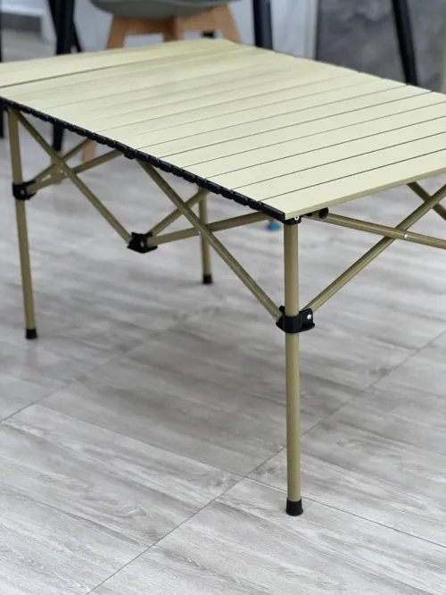 table de camping avec sac