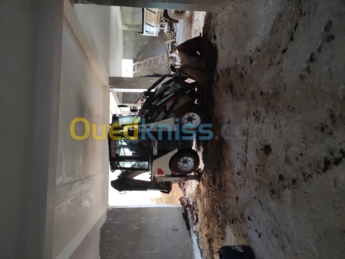 Hidromek Mini-rétrochargeur bobcat  mini-pelle 2012