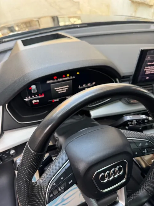 Audi Q5 2023 Slin