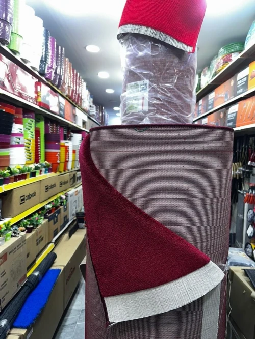 Moquette avec des couleurs  trop demandée beige, blue,, maron, bordeaux.... 