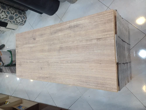 Parquet de Sol stratifié EGGER aspect lames de bois 
