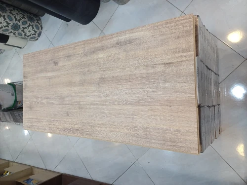 Parquet de Sol stratifié EGGER aspect lames de bois 