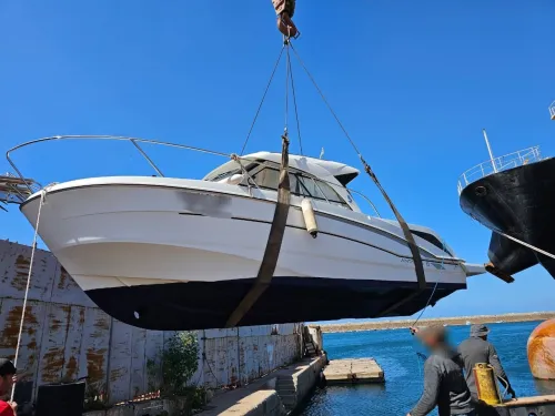 Beneteau Antares 8 année 2021 Moteur 250 Cv avec place