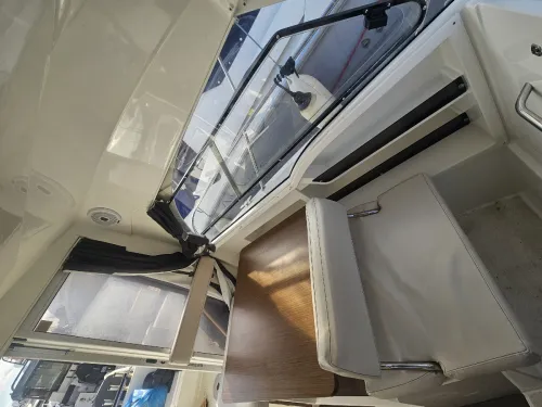 Beneteau Antares 8 année 2021 Moteur 250 Cv avec place