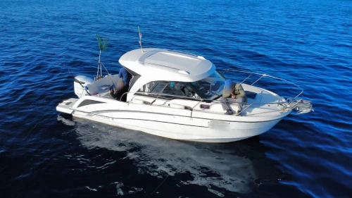 Beneteau Antares 8 année 2021 Moteur 250 Cv avec place