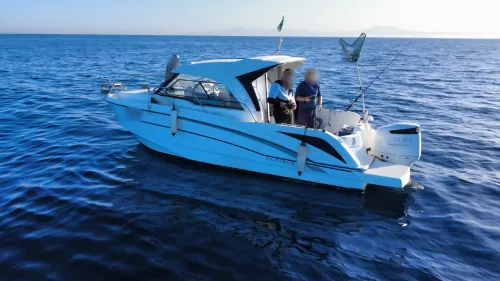 Beneteau Antares 8 année 2021 Moteur 250 Cv avec place