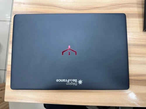 Laptop Unowhy y13 + chargeur + pochette