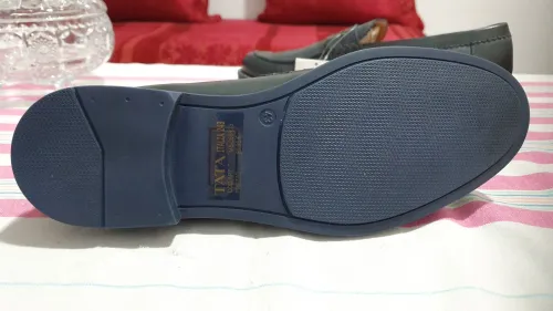 Paire de chaussures Tata