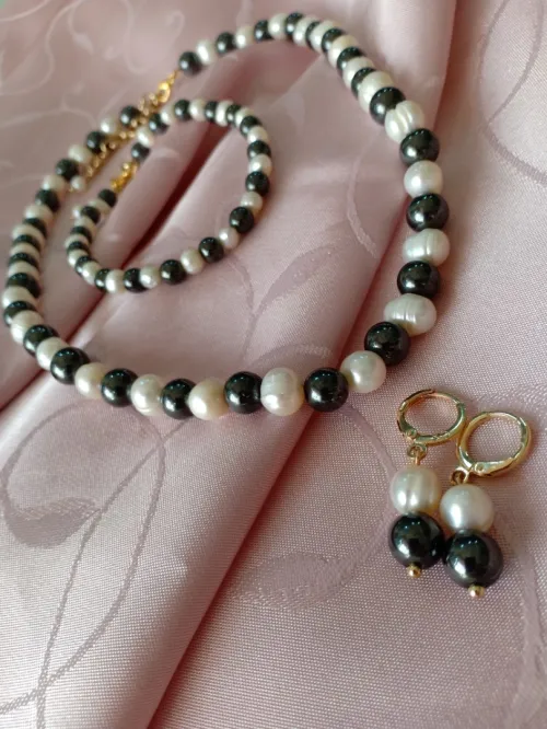 طاقم جوهر حر و حجر الهيماتيت, parure en perles de culture et hématite 