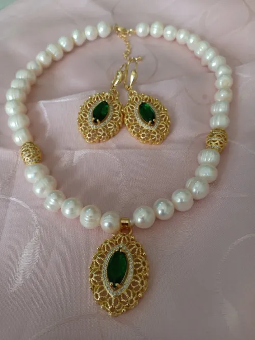 طاقم من الجوهر الحر والكريستال parure en perles de culture joher hor et plaqué or 