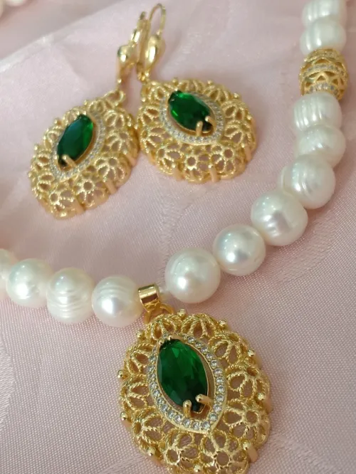 طاقم من الجوهر الحر والكريستال parure en perles de culture joher hor et plaqué or 