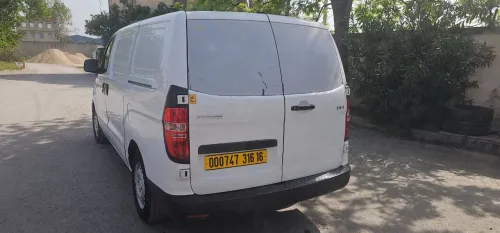 Hyundai H1 2016