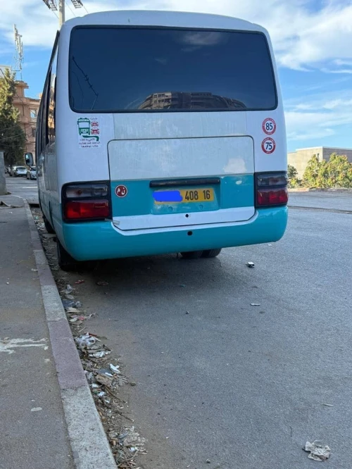 Location bus toyota qoaster 