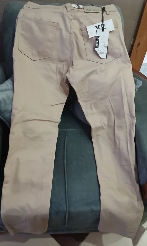 Un Beau Jean Beige Slim&Élastique, Neuf, Taille: 34.