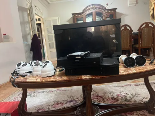 Lot de 16 caméras de surveillance avec le dvr et disque dur et leurs cables et le boîtier 