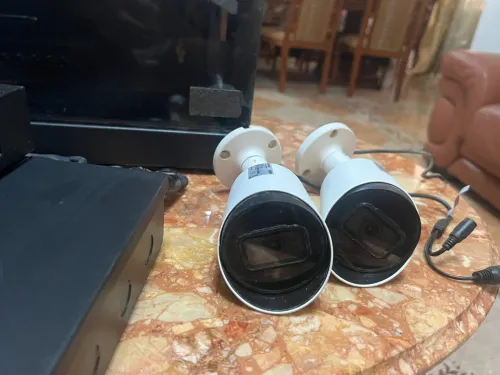 Lot de 16 caméras de surveillance avec le dvr et disque dur et leurs cables et le boîtier 