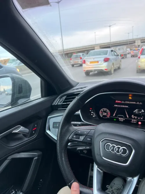 Audi Q3 2024 S line 200 chevaux QUATTRO