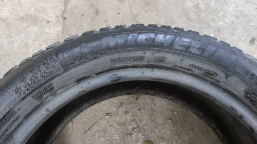 Pneus 225/50 R17 Michelin et Continental bonne état caba Europe
