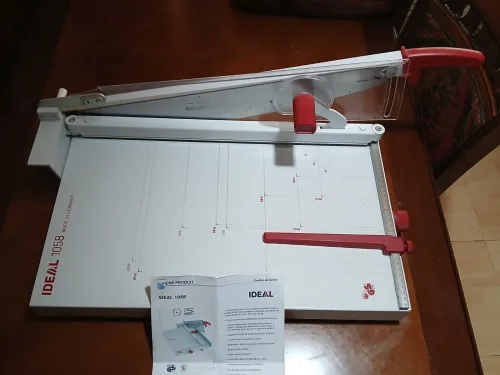 Cisailles papier professionnel -الة قطع الاوراق احترافية-