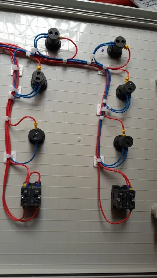 Installation électrique monté charge
