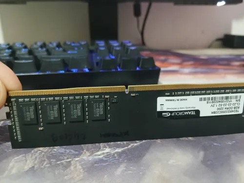 ram team group 8GB DDR4 3200mhz