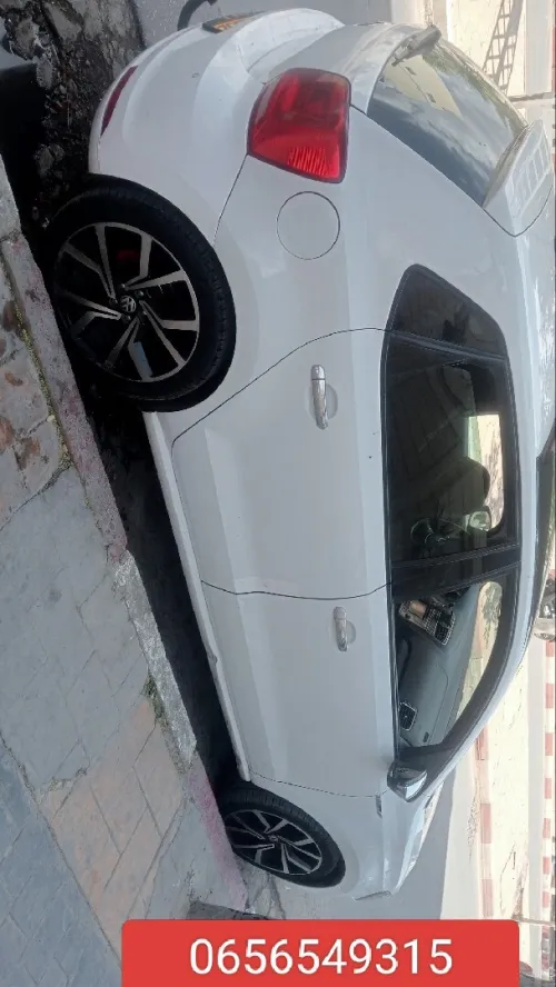 Volkswagen Polo 2015 la carrat