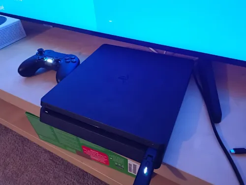 PS4 Slim 500gb + 2 manettes
