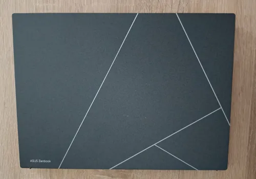 ASUS Zenbook S13 OLED  Ultra fin 1cm légér 1kg  16GB Ram 1TB SSD