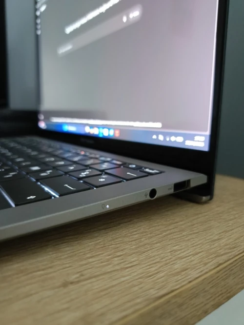 ASUS Zenbook S13 OLED  Ultra fin 1cm légér 1kg  16GB Ram 1TB SSD