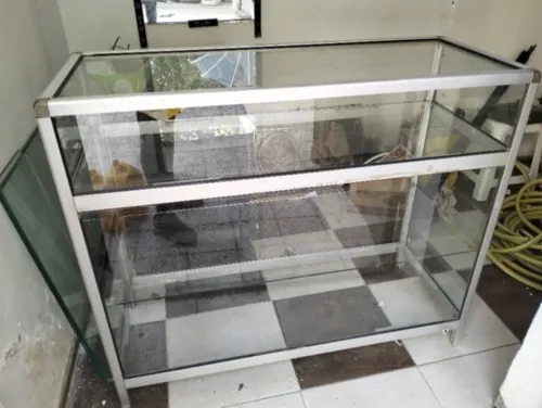 Présentoir les étagères avec support