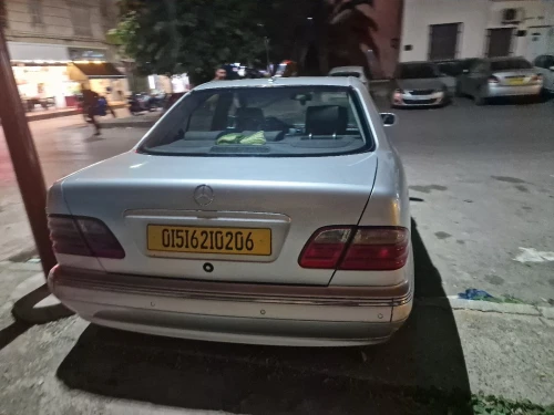 Mercedes Classe E 2002 Élégance