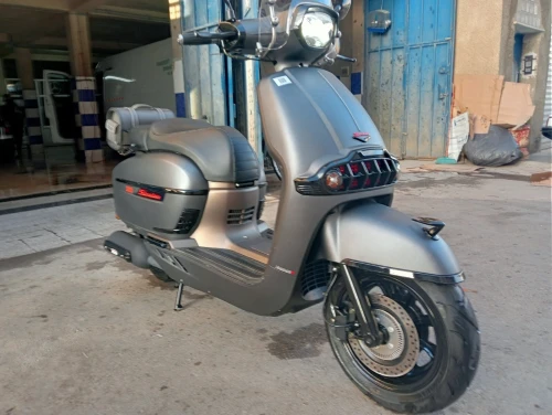 Victouria 300 cc 2025