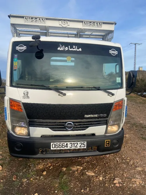 Nissan Cabstar nt 400 2012