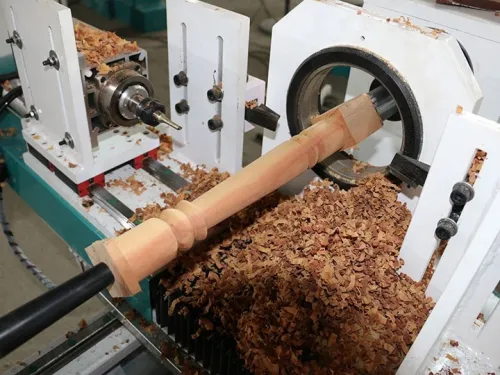 Tour a commande numérique pour bois