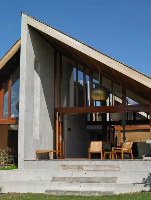 Chalet moderne et villa avec piscine